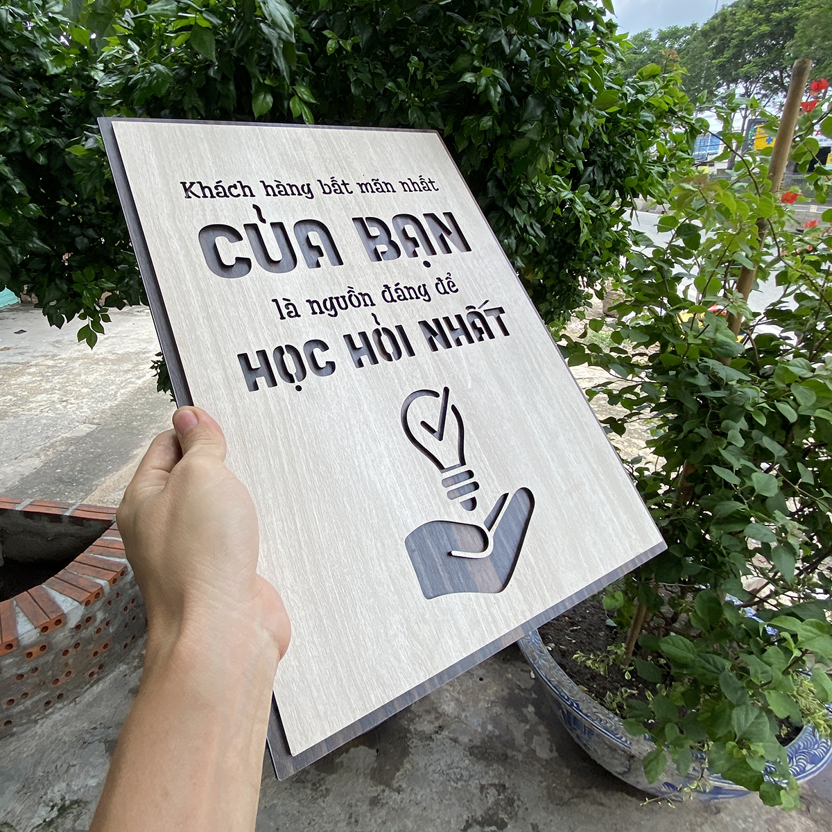 Tranh Tạo Động Lực treo tường độc đáo trang trí trong nhà TBIG040A "khách hàng bất mãn nhất của bạn là nguồn đáng để học hỏi nhất"