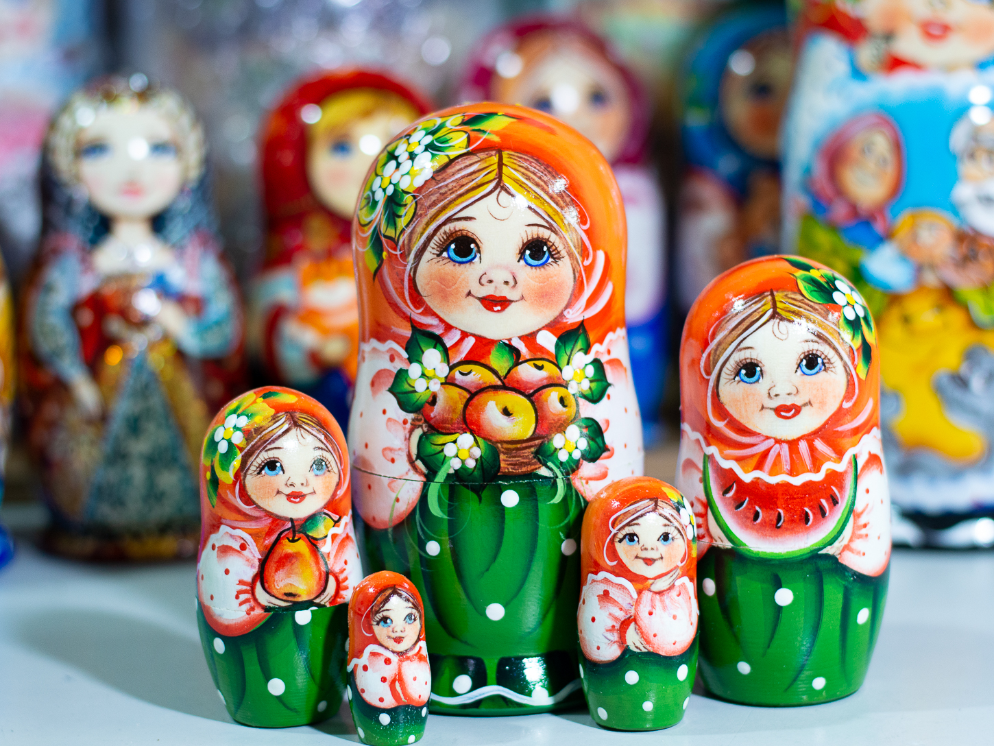 (CỰC DỄ THƯƠNG) BỘ BÚP BÊ NGA MATRYOSHKA 5 LỚP 15CM &quot;MISA ÔM TÁO&quot; QUÀ LƯU NIỆM NGA ĐỘC ĐÁO CỰC ĐẸP