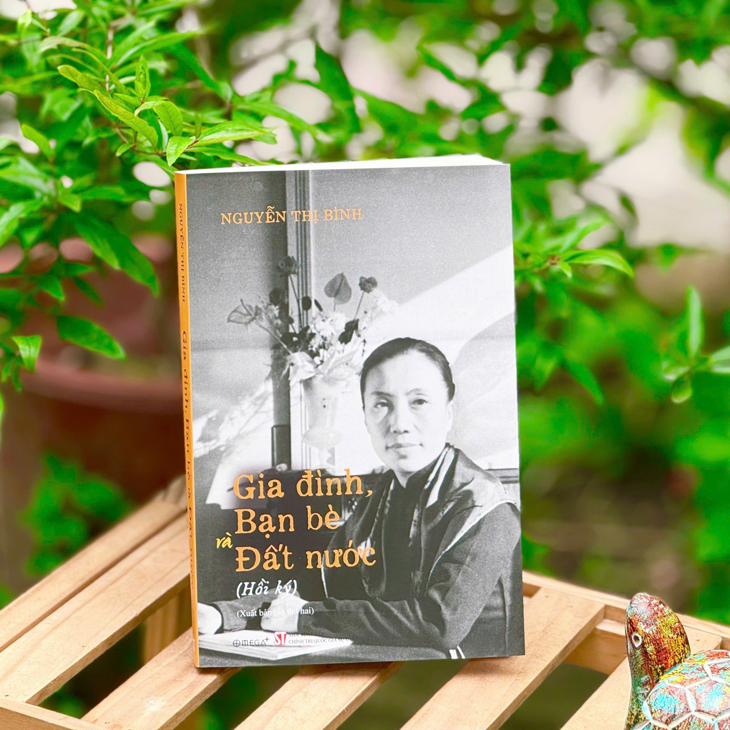 Sách Hồi Ký Nguyễn Thị Bình: Gia Đình, Bạn Bè Và Đất Nước (Phiên Bản Bìa Mềm) - Tái Bản 2025