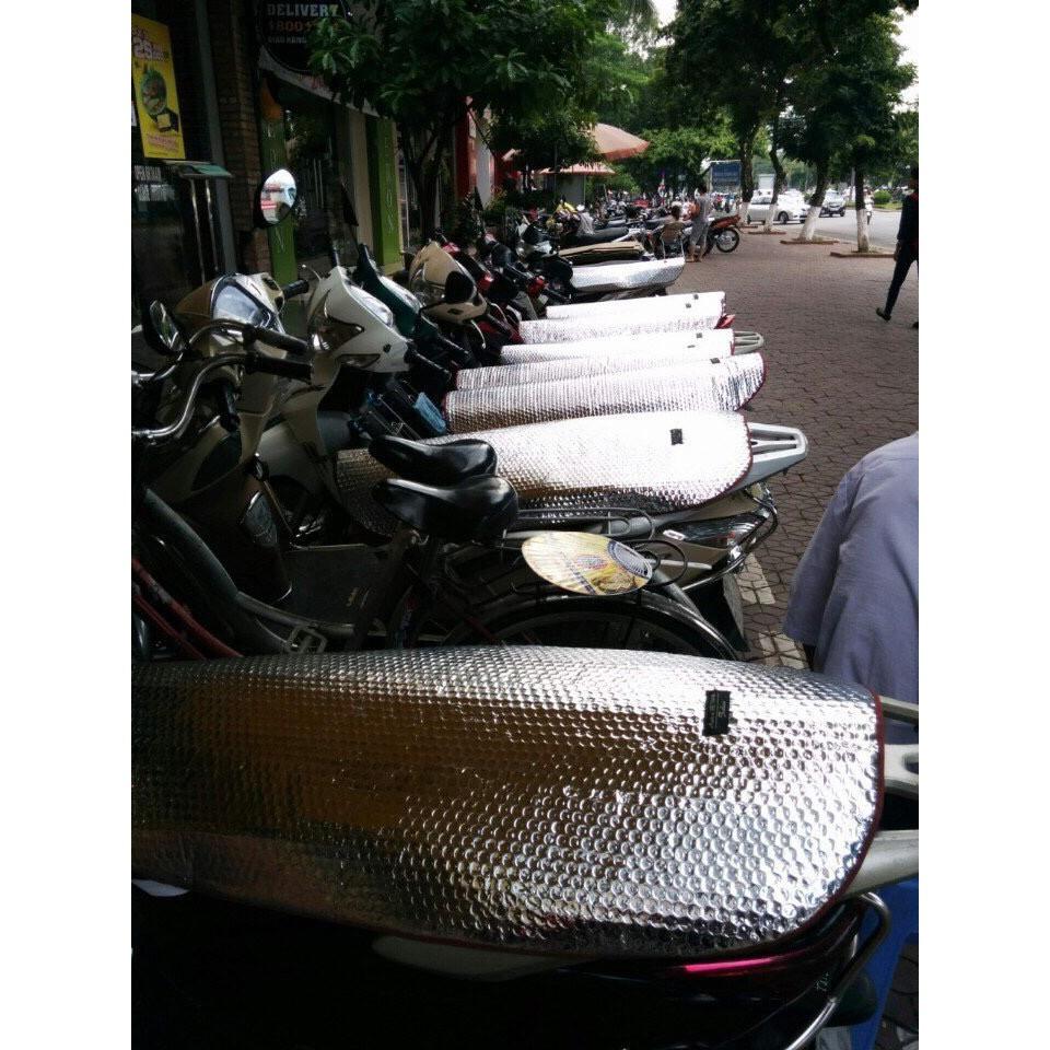 Tấm Lót, miếng bạc phản quang chống nắng chống nóng, che bụi, mưa cho yên xe máy - 60cmx35cm