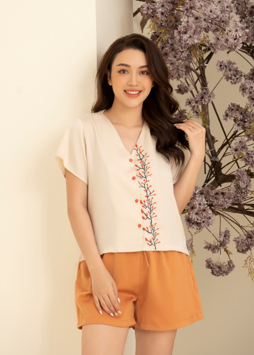 Đồ ngủ mặc nhà nữ Freedy Bộ ngắn tay lụa ngọc trai  be cam hoa thêu vạt trái