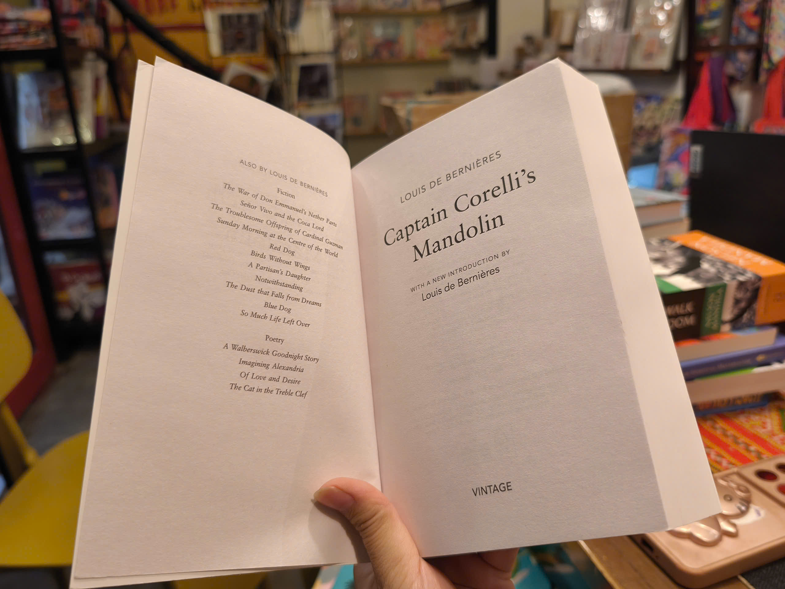 Sách - Captain Corelli's Mandolin by Louis de Bernières | Classic Historical Romance English Book