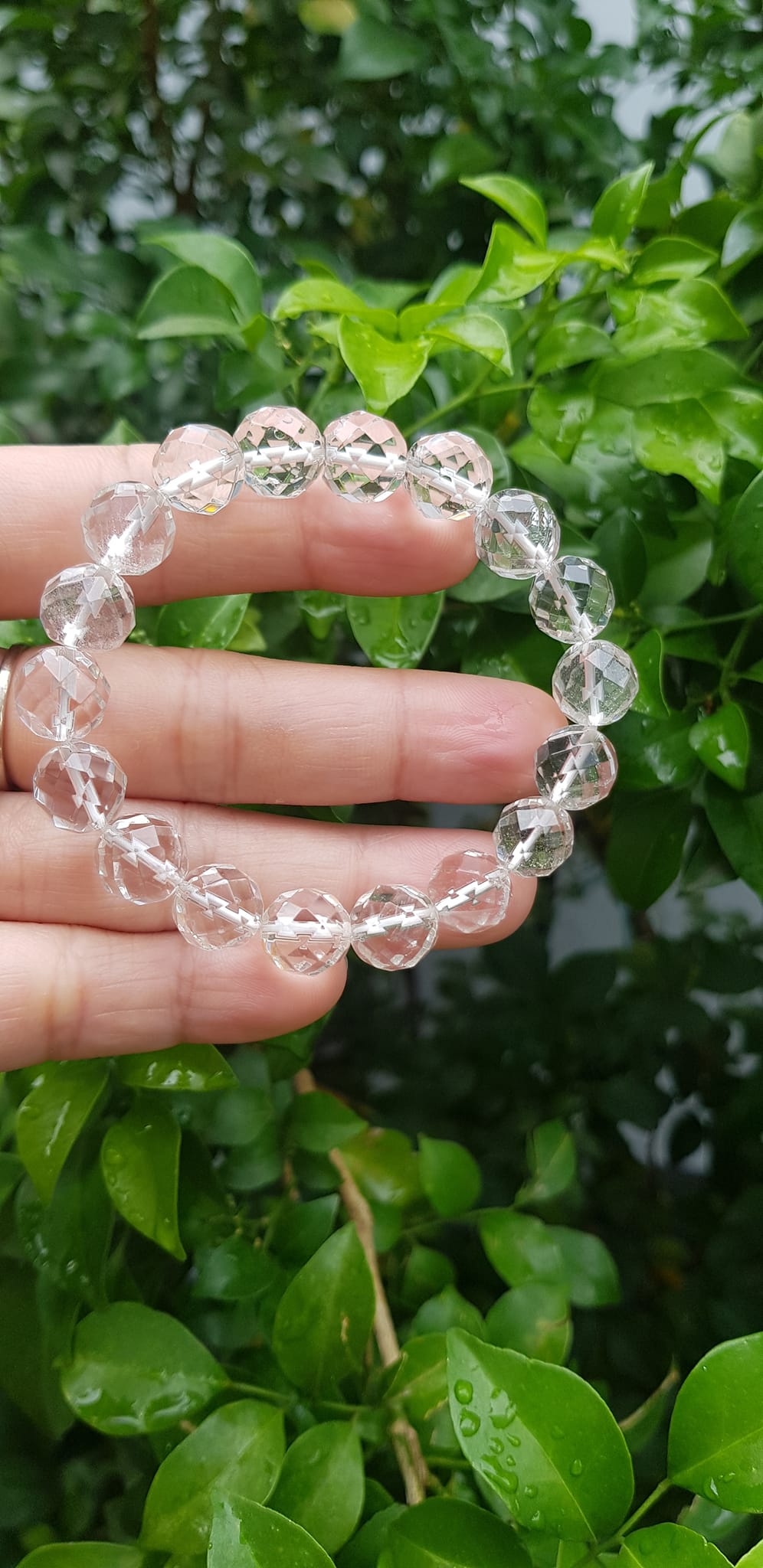 Vòng tay phong thủy nữ đá thạch anh trắng giác tự nhiên Size vòng 10mm Chất liệu đá thạch anh màu trắng tinh khôi giác đẹp ạ