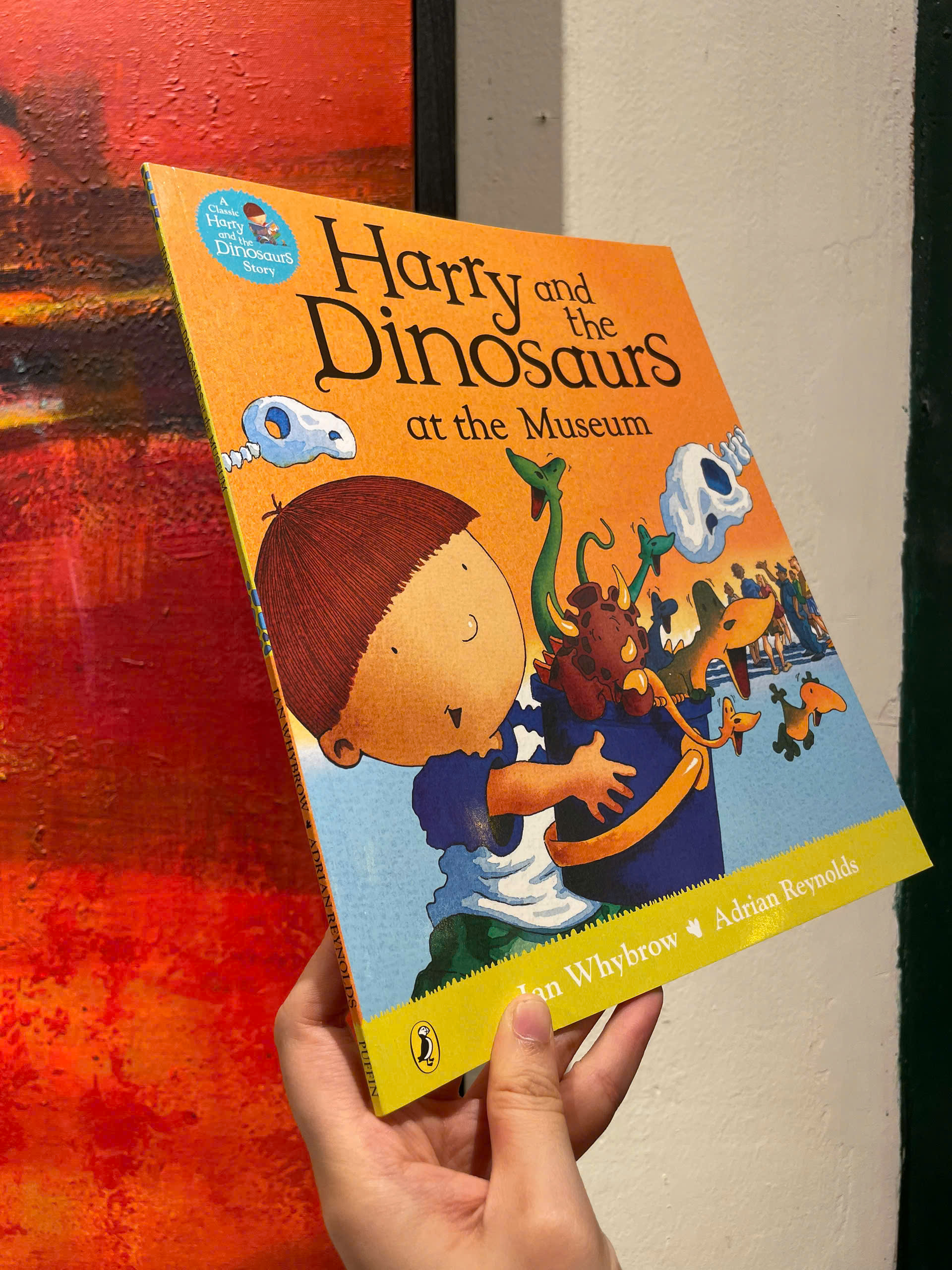 Harry & the Dinosaurs at the Museum by Ian Whybrow - Children Picture book in English - Ngoại Văn