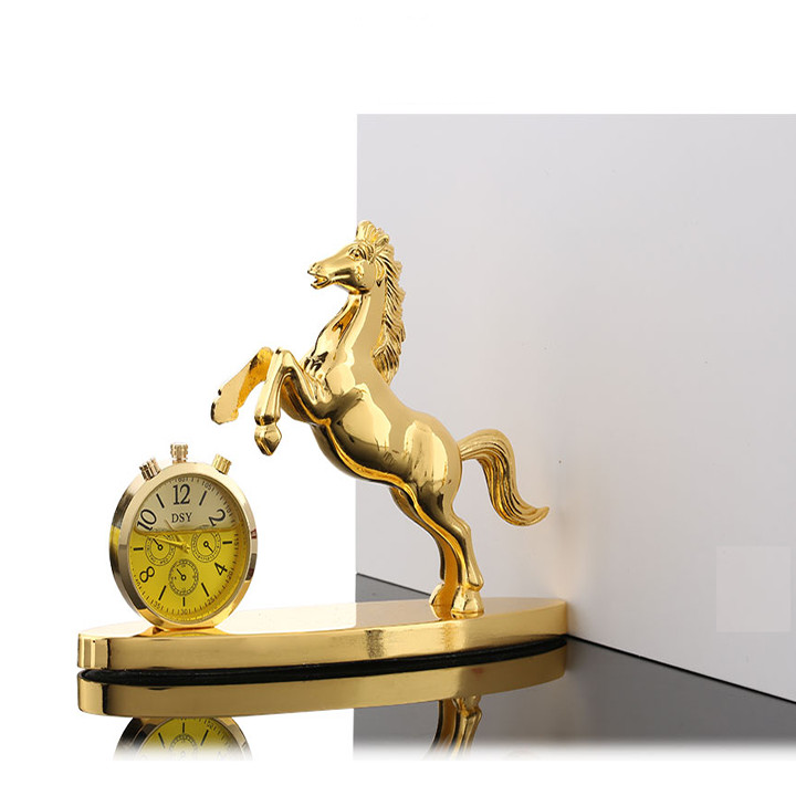 Tượng ngựa mạ vàng kiêm đồng hồ nước hoa cao cấp trên ô tô, xe hơi A72528
