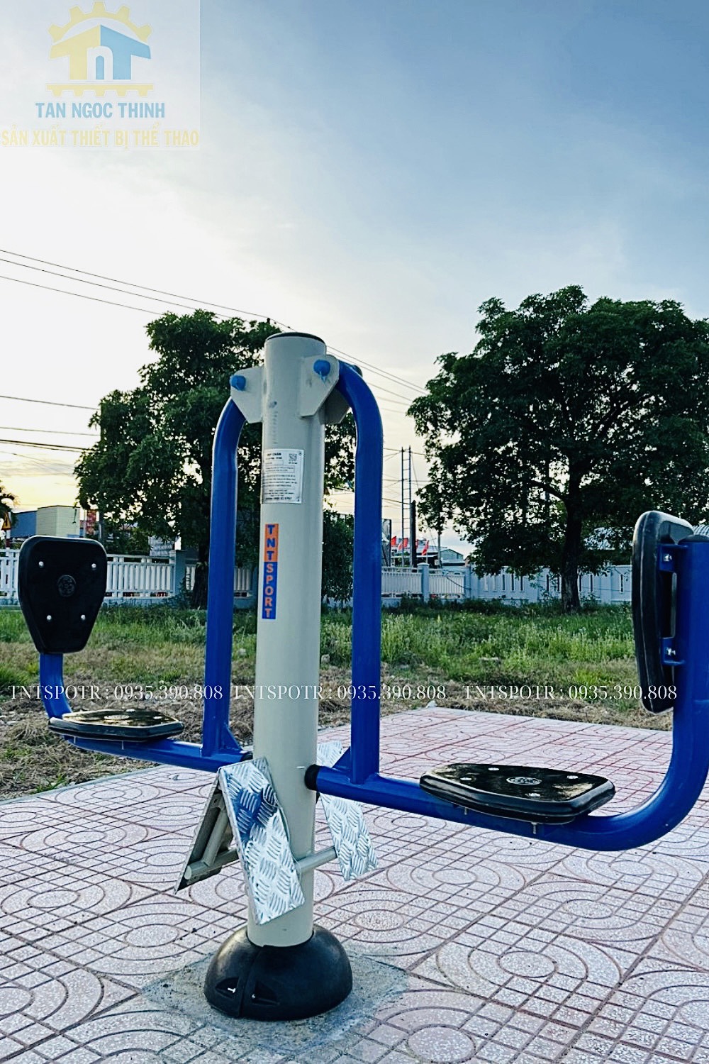 ĐẠP CHÂN ĐÔI NGOÀI TRỜI
