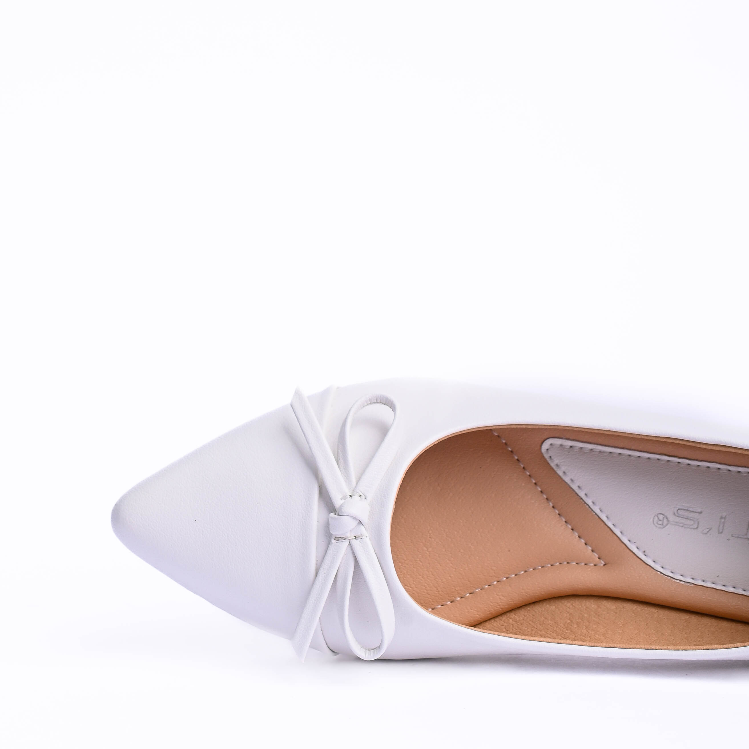 Giày bít Bitis nữ (35-39)