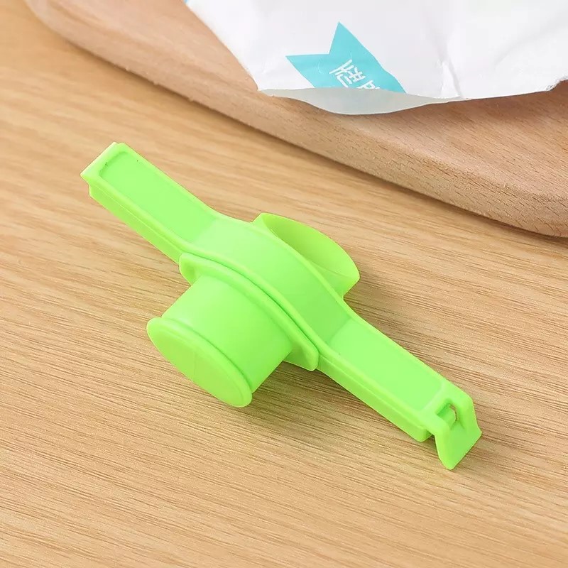 Dụng cụ kẹp miệng túi có nút rót tiện lợi HT722 - Giao ngẫu nhiên