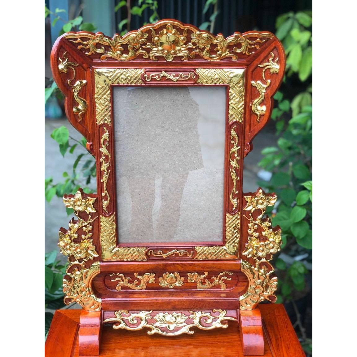 Khung ảnh hoa mai gỗ hương dát vàng