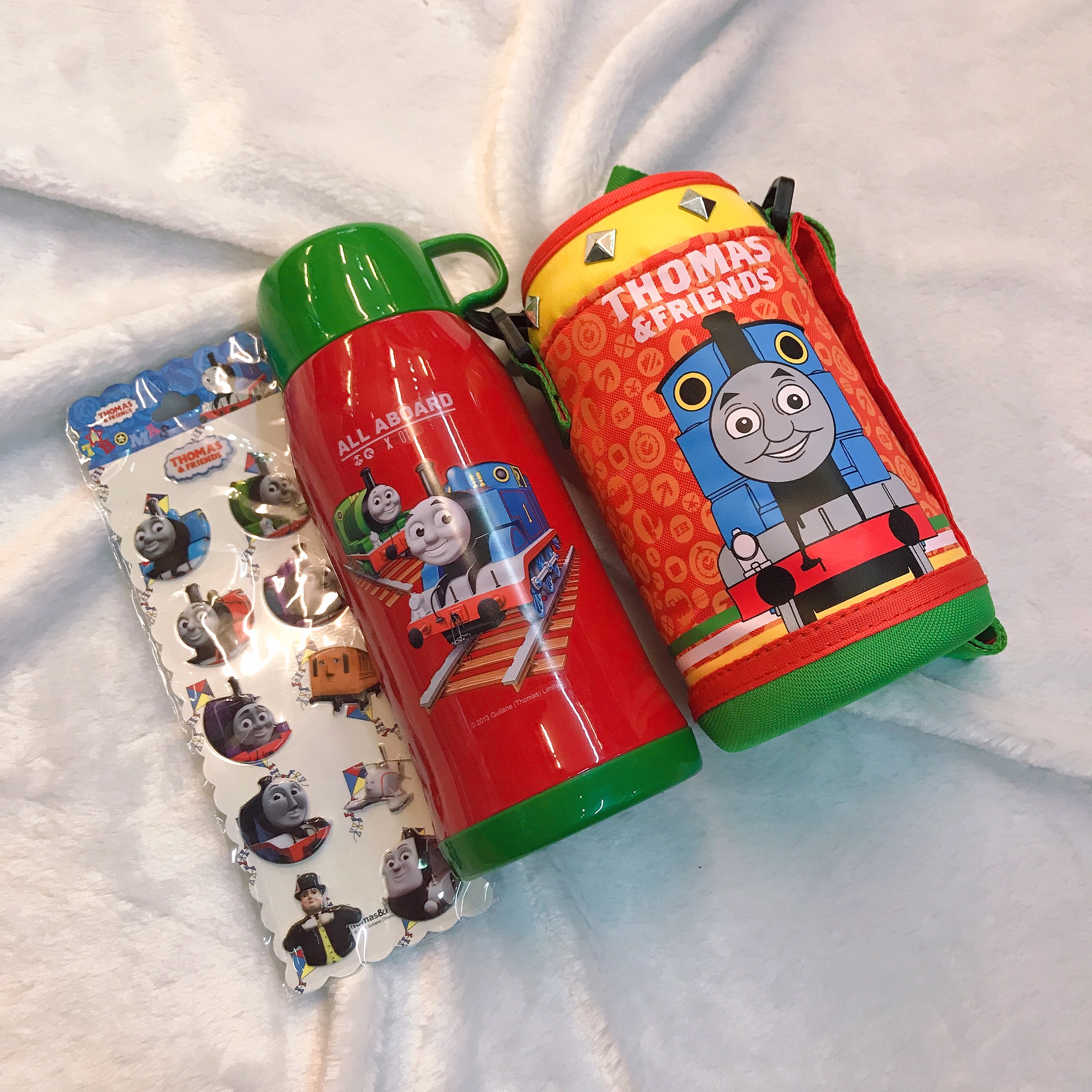 Bình nước giữ nhiệt tặng kèm túi giữ nhiệt hình xe lửa Thomas màu đỏ cho trẻ em, bé trai  - TM4278