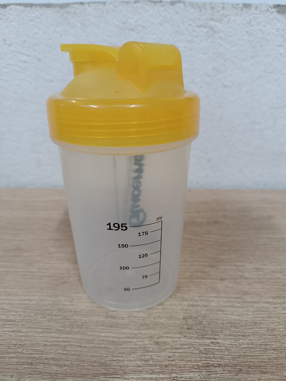 Bình nước nhựa nắp vàng 195ml