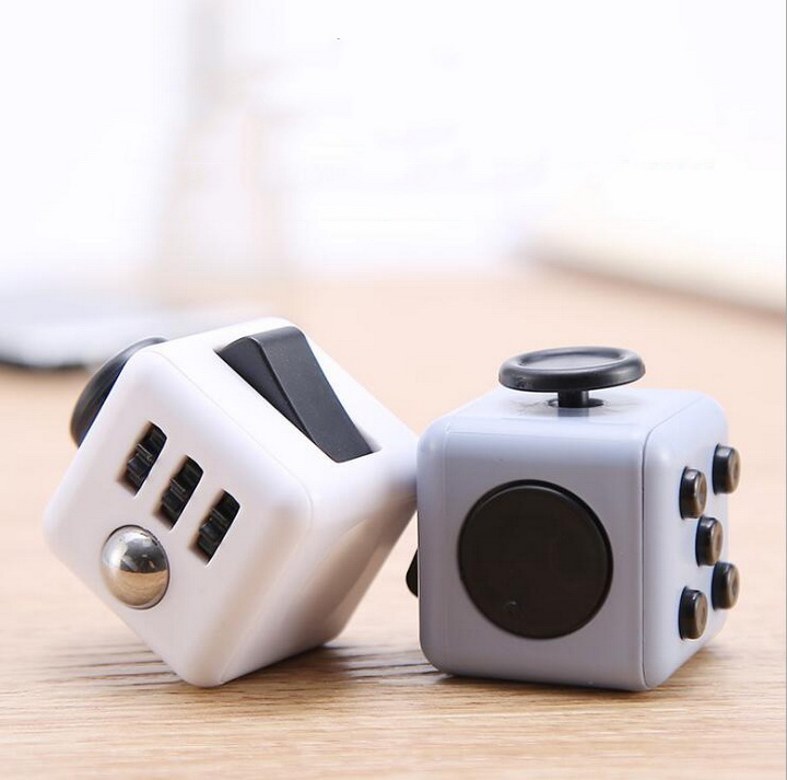 Fidget Cube khối vuông thần kì giảm stress - Màu ngẫu nhiên