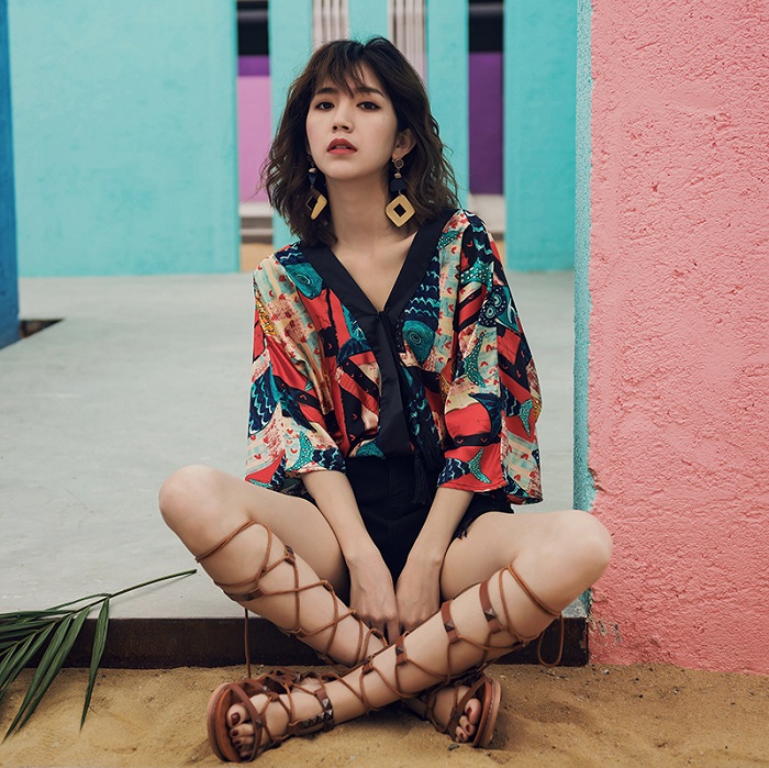 Áo kiểu oversize họa tiết lạ phong cách retro – A12235
