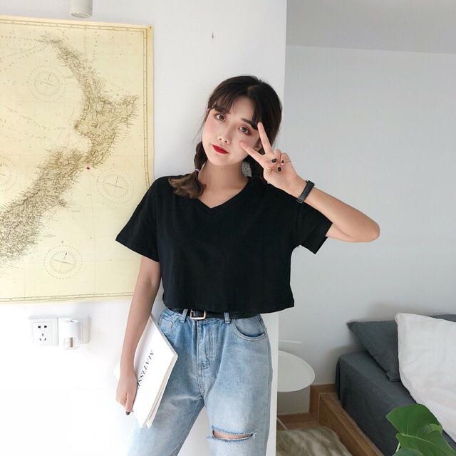Áo kiểu croptop cổ tim quyến rủ