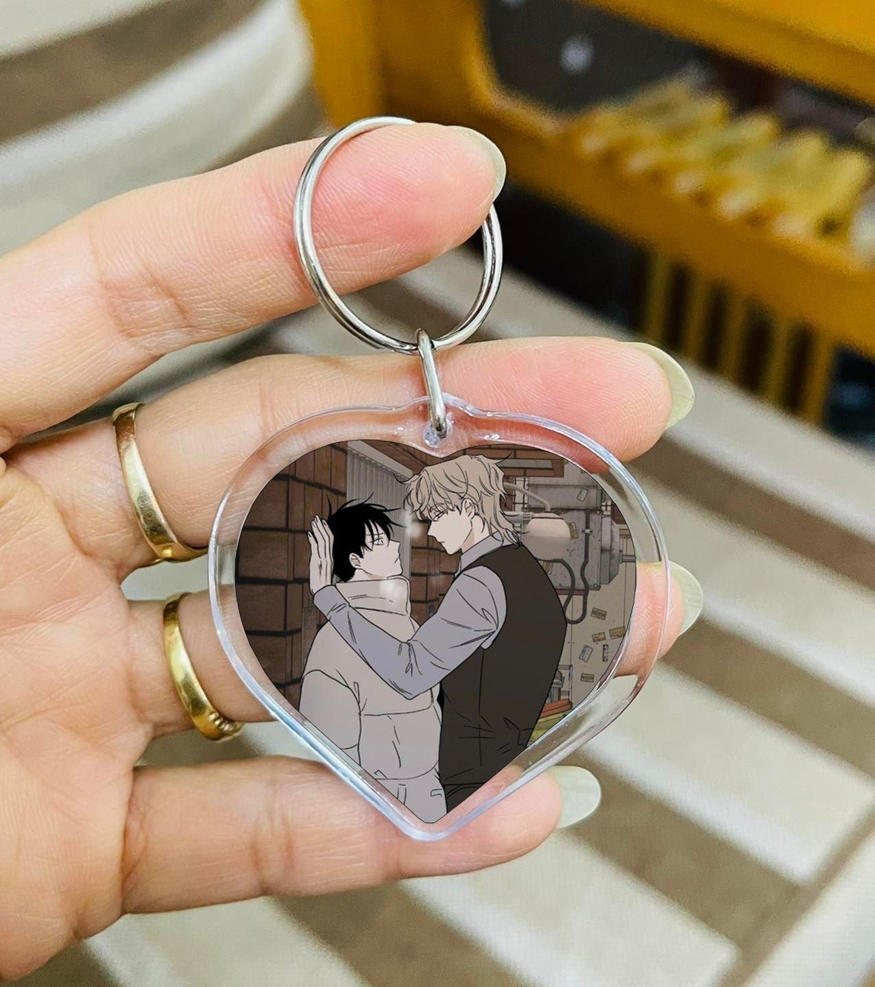 ￼Móc khoá hình hoa hồng và rượu vang roses and champagne / Móc treo khoá Roses and champagne bl