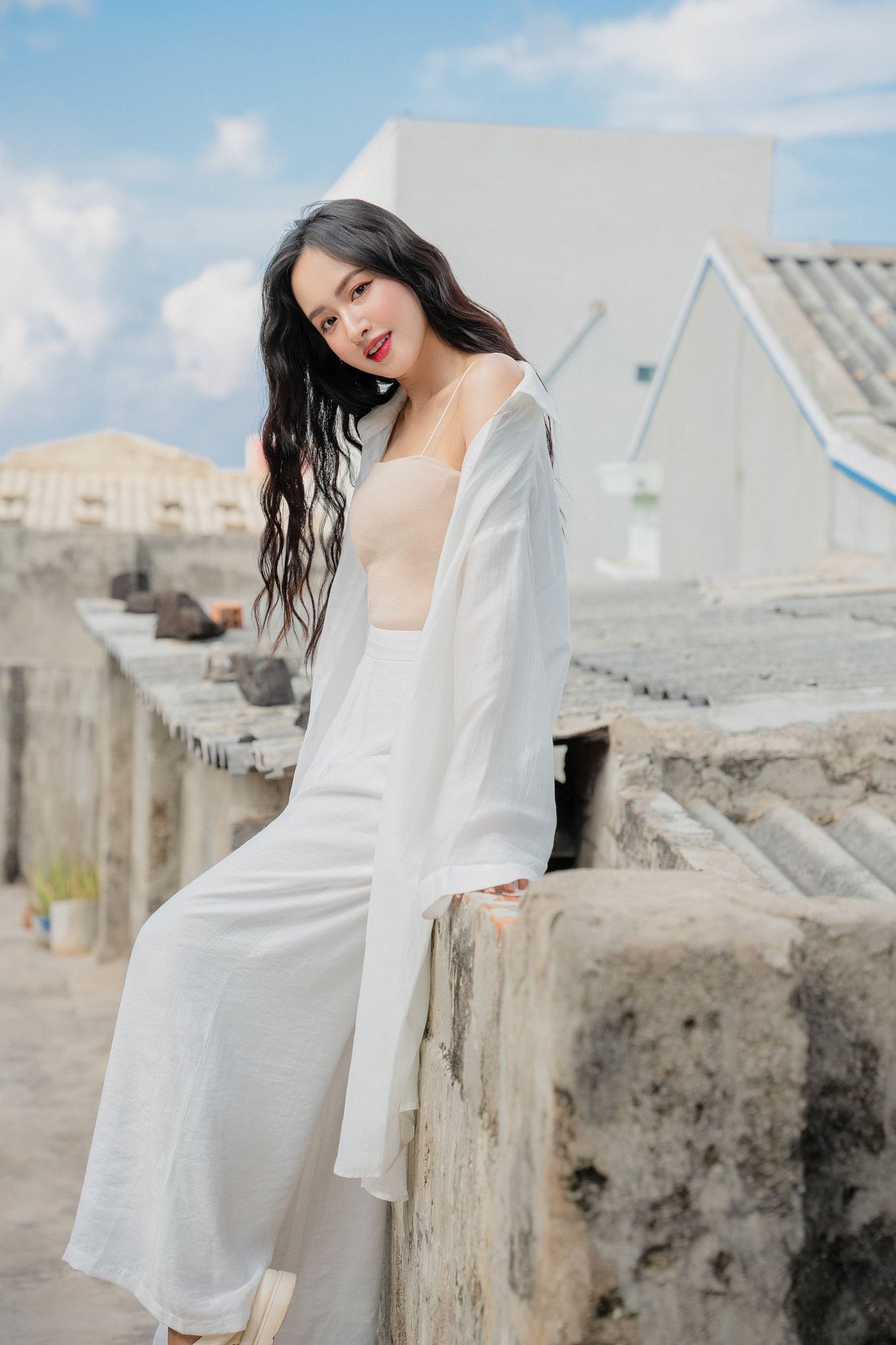 OLV - Áo Chiffon Longline Shirt in White
