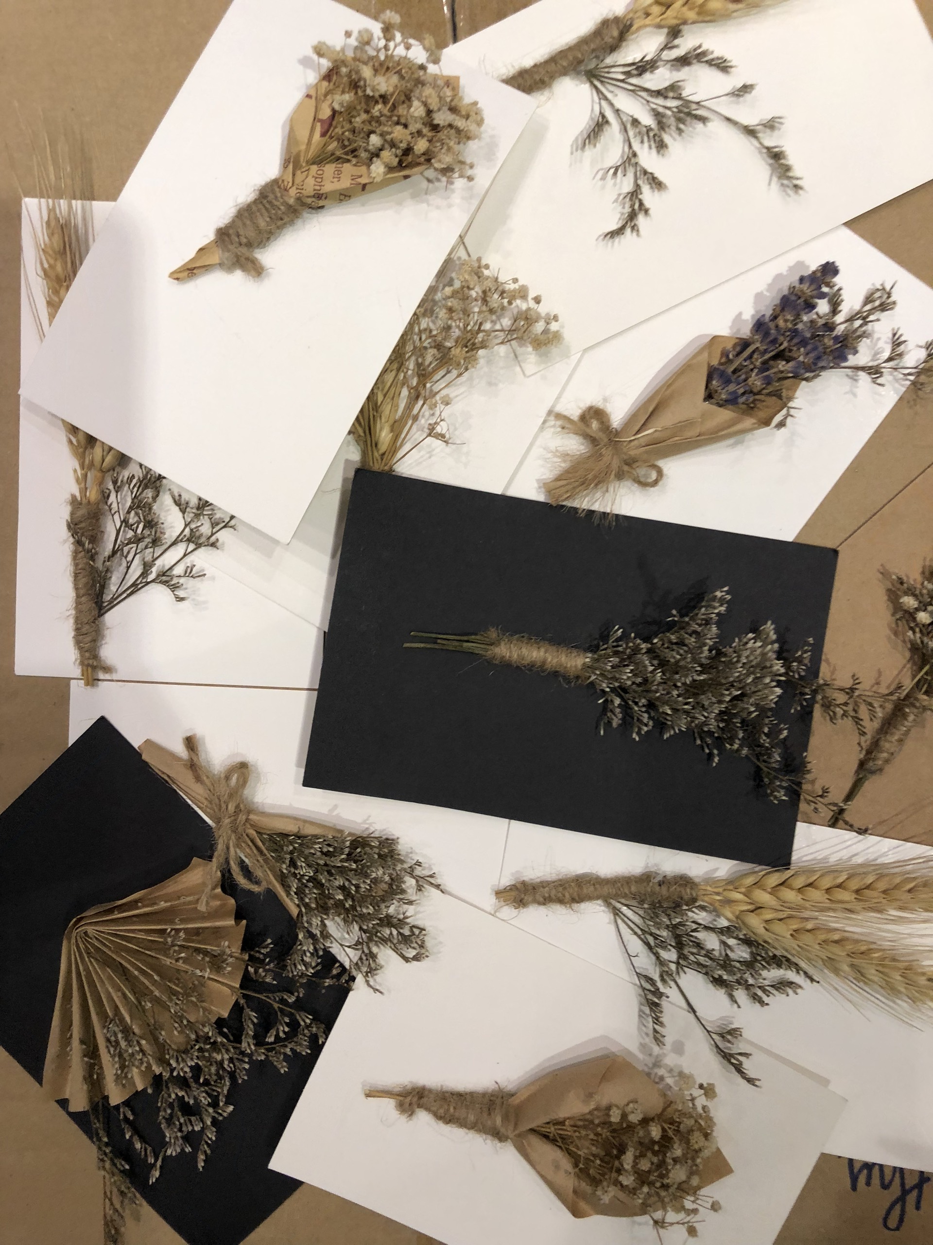 Thiệp hoa khô chúc mừng handmade