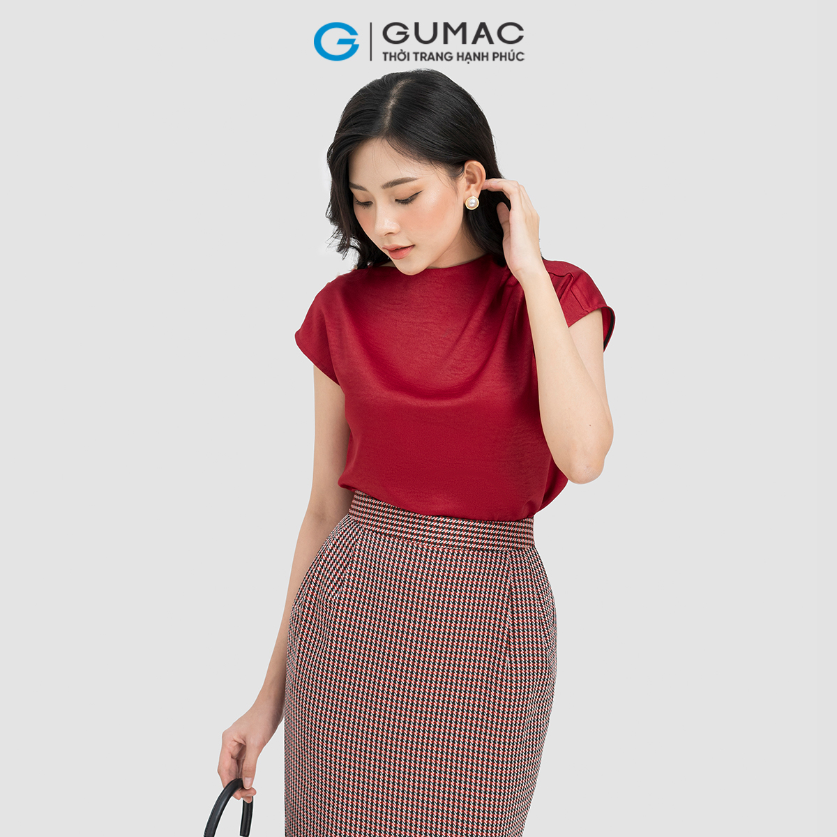 Áo xếp vai đính ngọc GUMAC AD04058