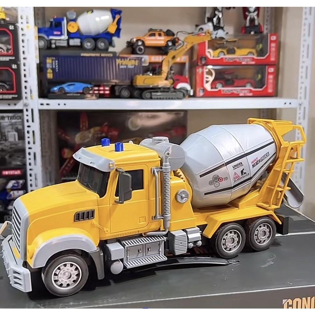 ĐỒ CHƠI XE TRỘN BÊ TÔNG CEMENT MIXER TRUCK ĐIỀU KHIỂN 4 CHIỀU BỒN XOAY 360 ĐỘ CÓ ĐÈN, PIN SẠC