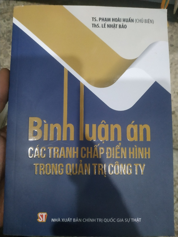 Bình Luận Án: Các Tranh Chấp Điển Hình Trong Quản Trị Công Ty - TS. Phạm Hoài Huấn (Chủ biên), ThS. Lê Nhật Bảo - (bìa mềm)