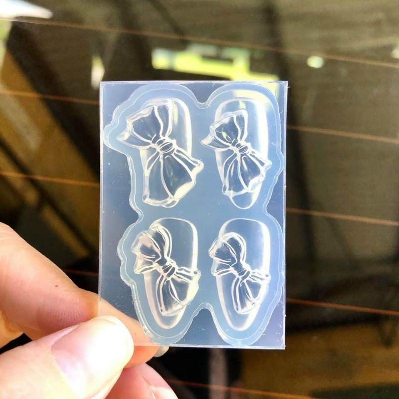 Khuôn silicon hình nơ chéo