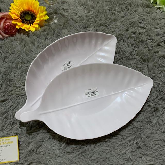 Dĩa nhựa chiếc lá trắng 28