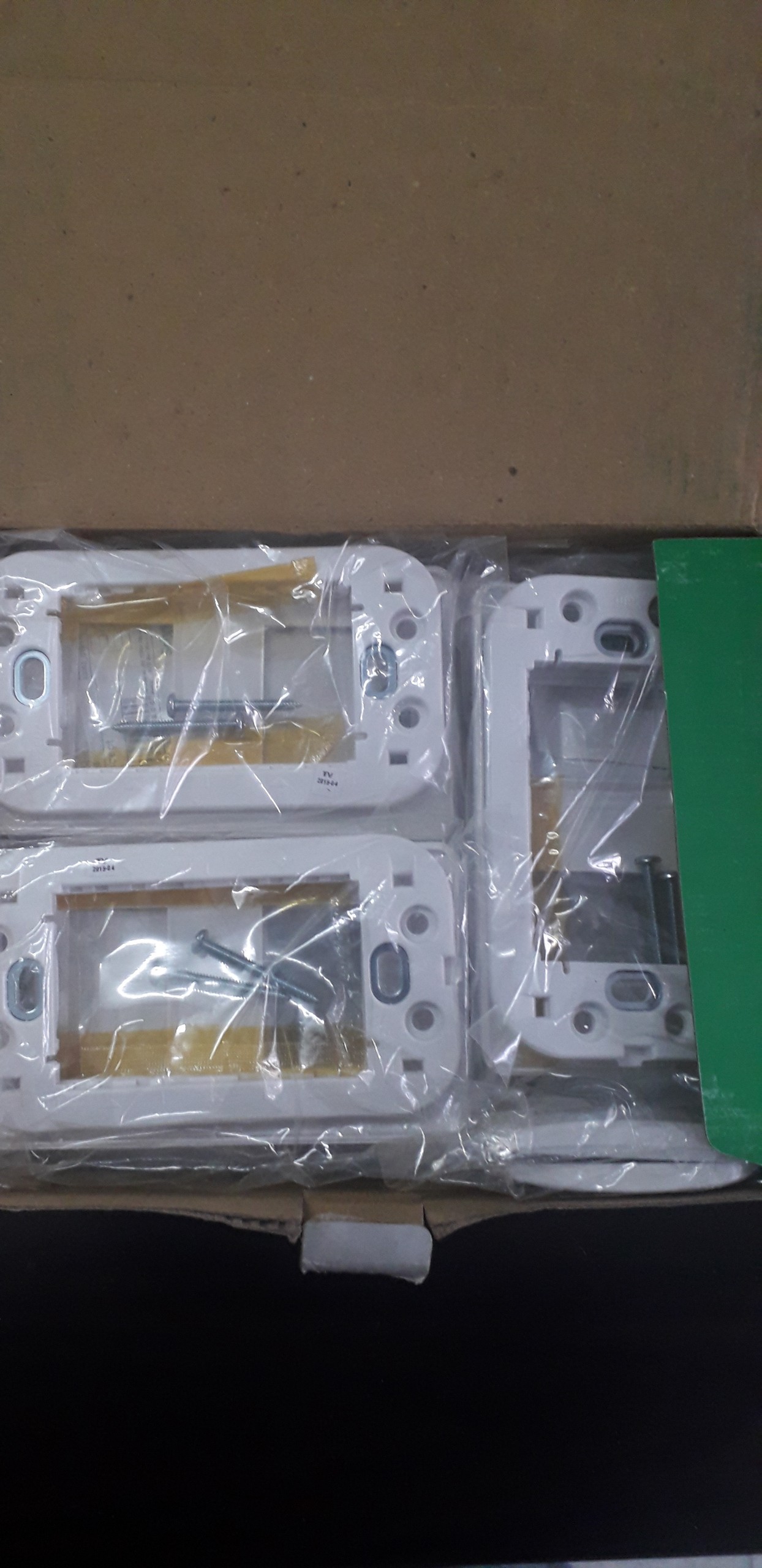 | CHÍNH HÃNG | Mặt 2 thiết bị A3002 Schneider