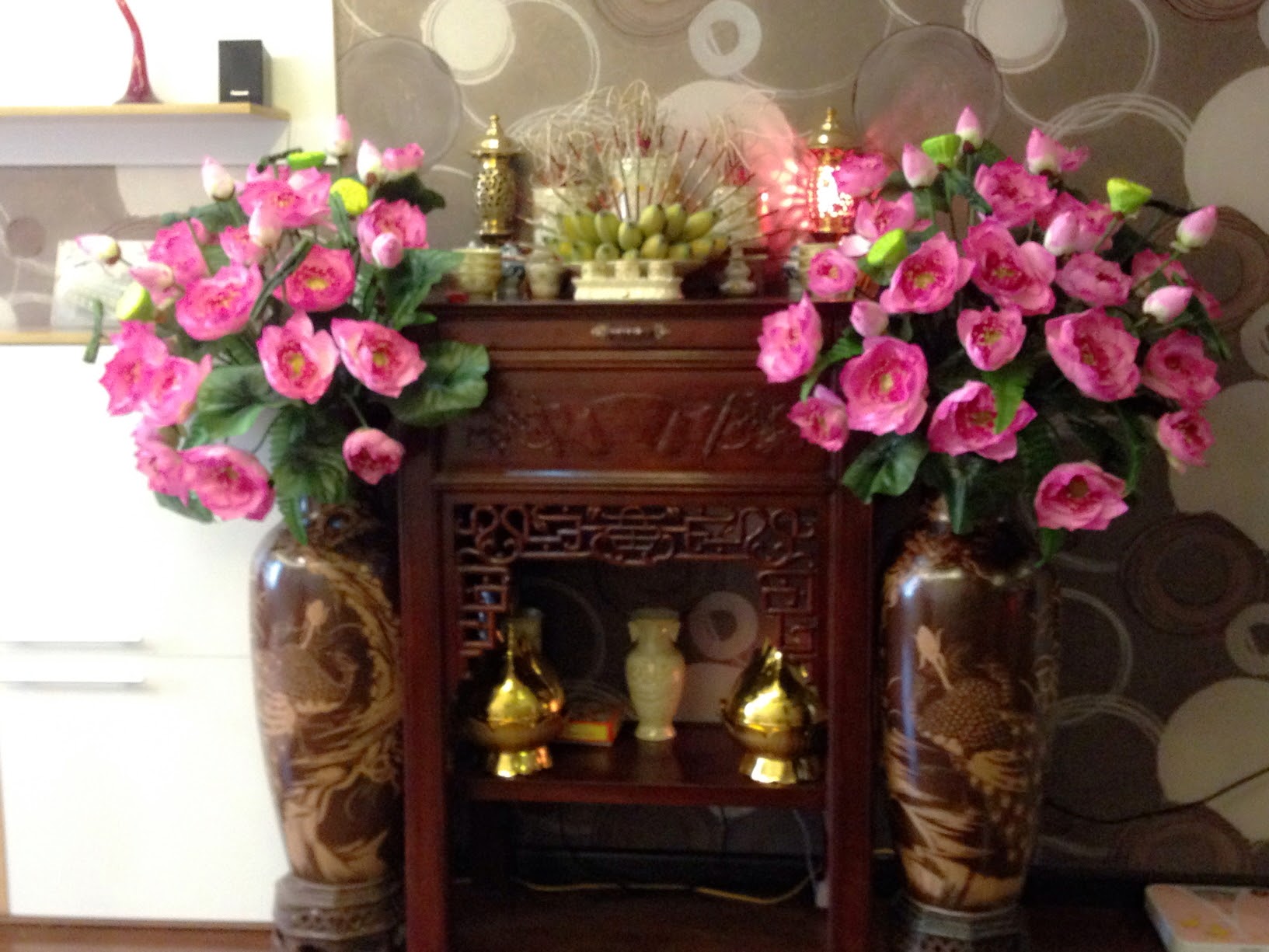 Châu hoa sen hồng trang trí không gian nhà cửa