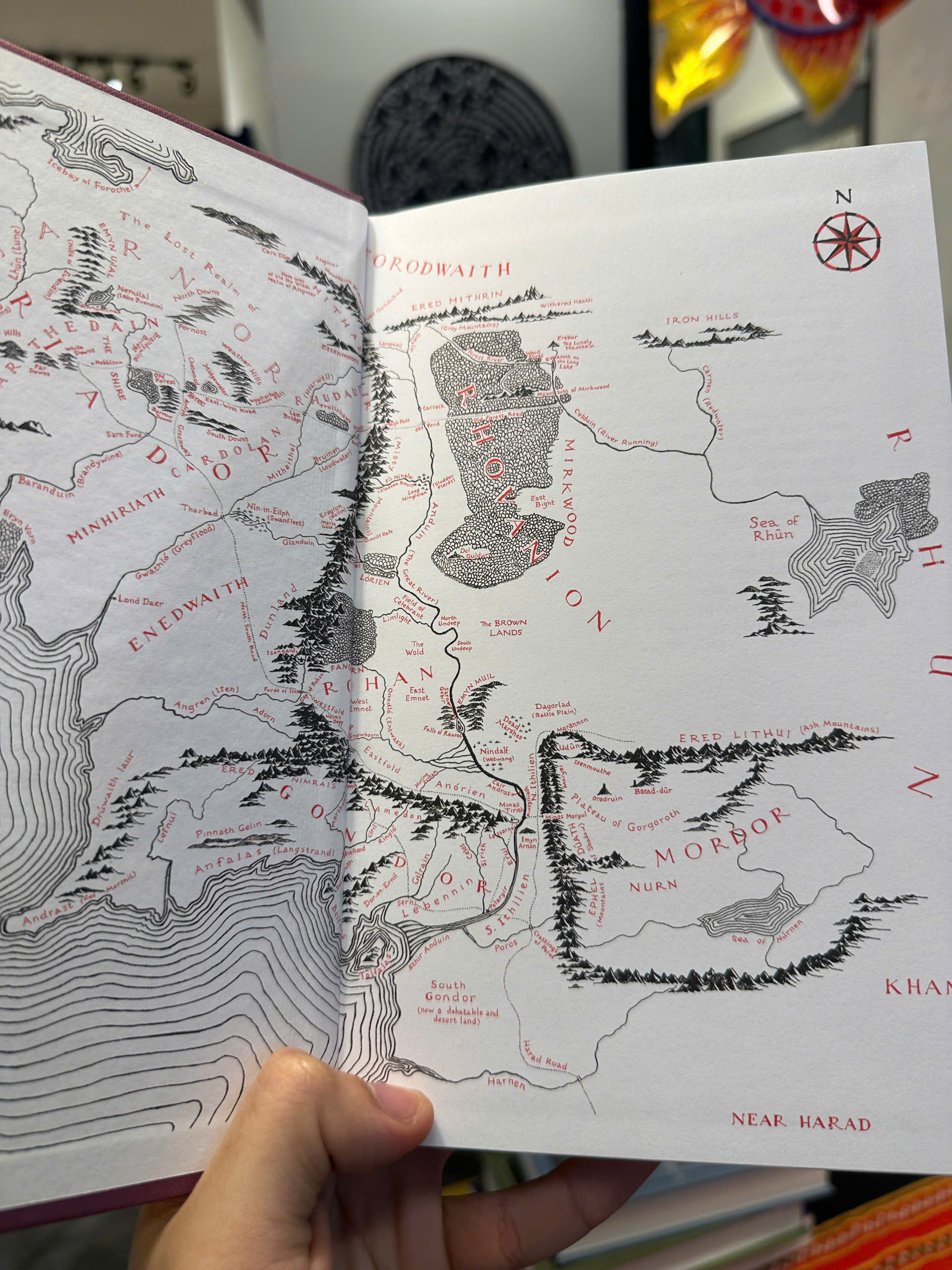 Sách - The Two Towers (Lord of The Rings series) by J.R.R. Tolkien | Fantasy / Ngoại văn Nhập khẩu