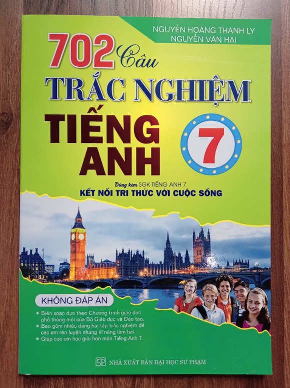 Sách - 702 câu trắc nghiệm Tiếng Anh 7