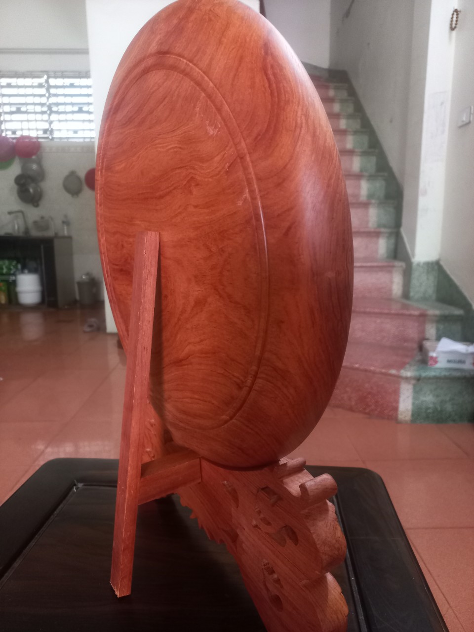 Đĩa điêu khắc gia đình công giáo ,trang trí phong thủy bằng gỗ hương đá kt mặt rộng 40×4cm