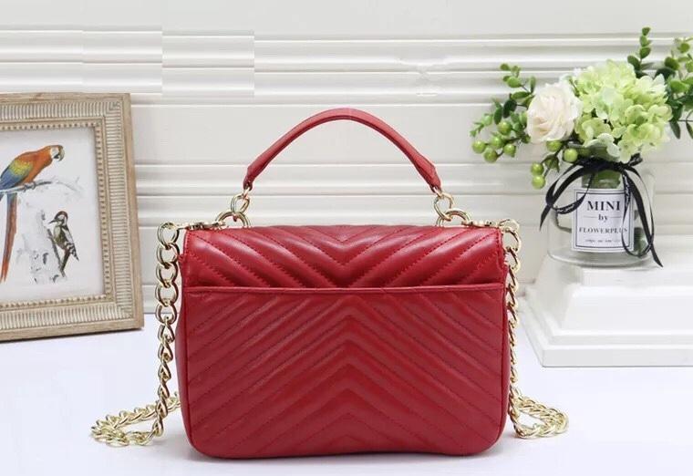 Túi xách tay nữ điệu đà da chần đính kim loại