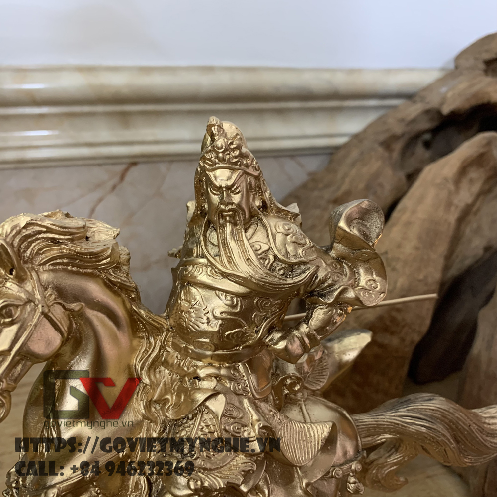 Tượng đá trang trí Quan Công phong thủy cầm đao cưỡi ngựa - Chiều dài 25cm - Đá composite - Màu nhũ đồng