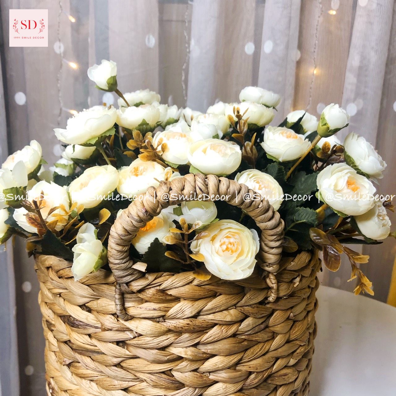 Giỏ lục bình và hoa trà bằng lụa trang trí nhà cửa/ Hyacinth basket with flowers
