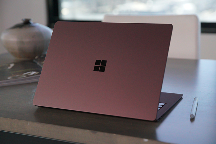 Microsoft Surface Laptop Core i5 / Win10 S 13.5 inch 8GB RAM (Đỏ) - Hàng Nhập Khẩu