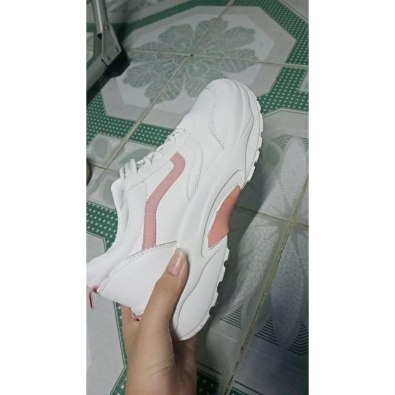 Giày thể thao nam và nữ cá tính