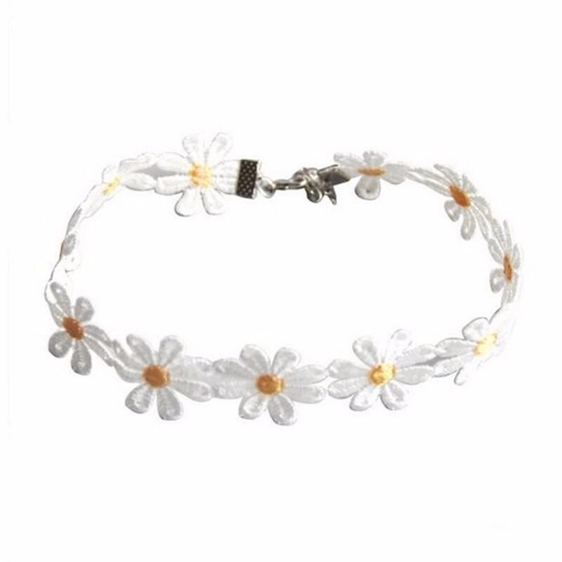 Vòng cổ choker hoa trắng nhuỵ vàng basic nữ tính CKV17
