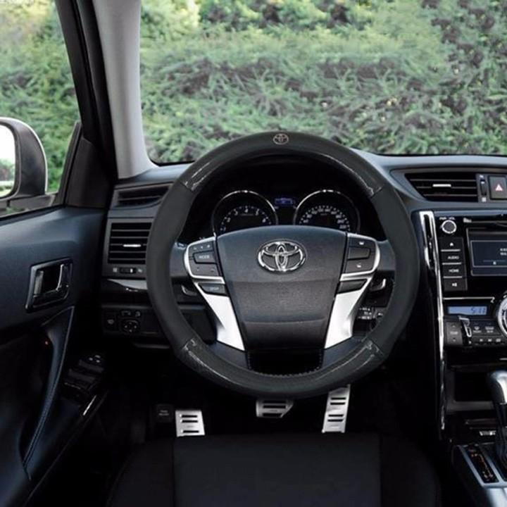 Bọc vô lăng carbon có logo theo hãng xe- cam kêt chất lượng và giá