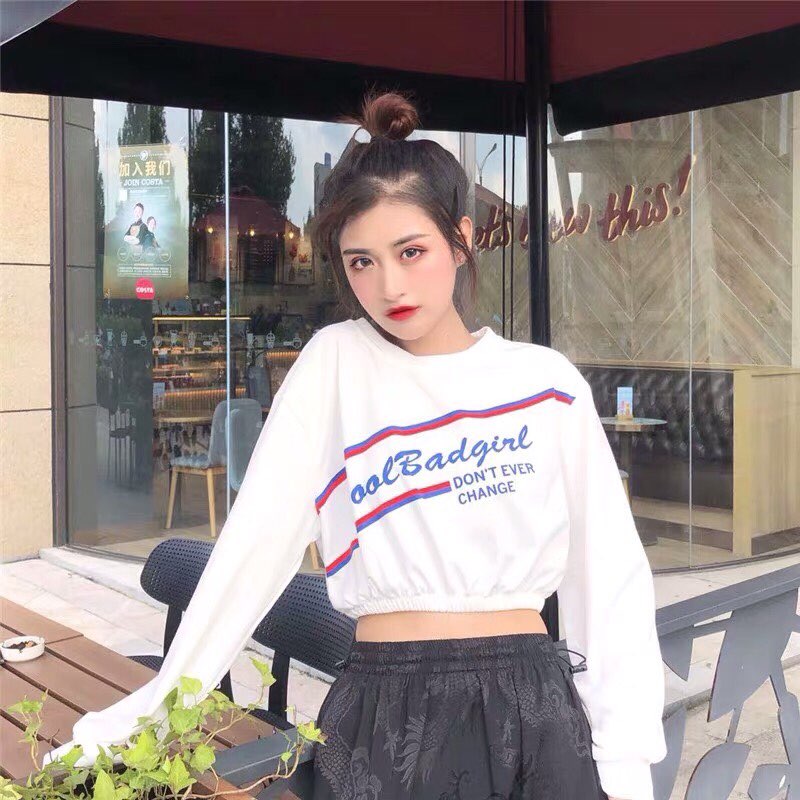 Áo croptop tay dài họa tiết chữ