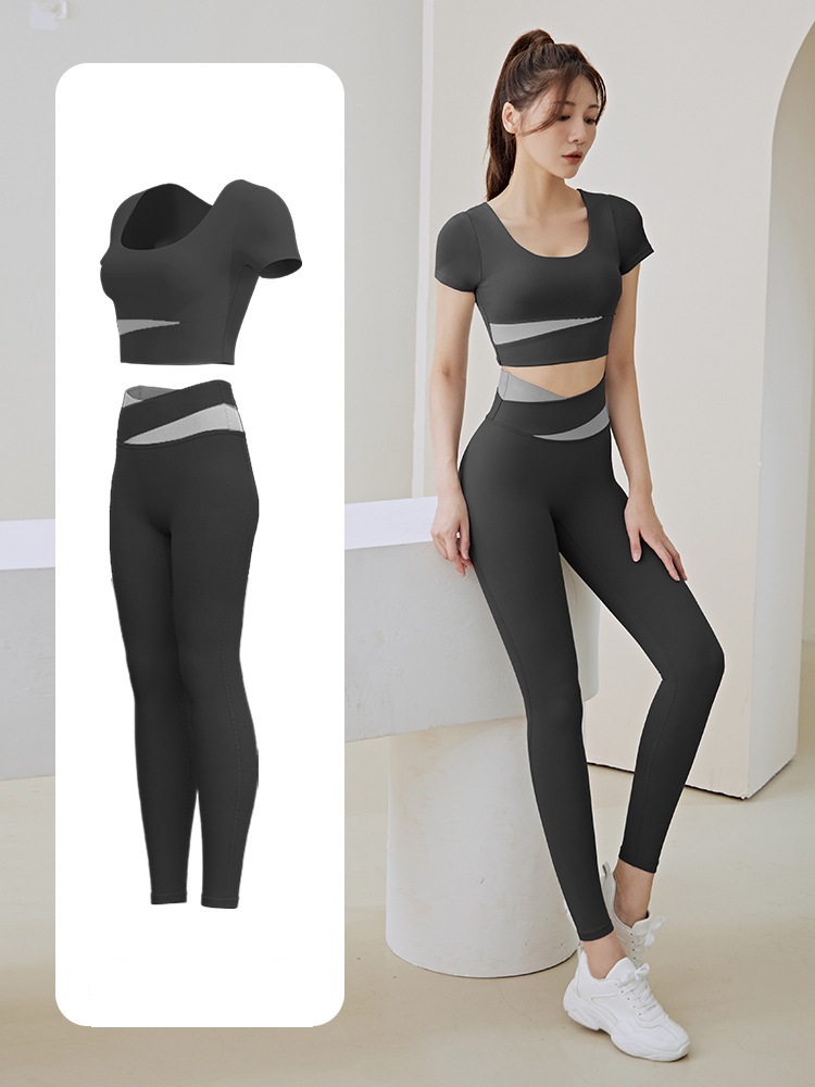 Bộ quần áo tập gym, yoga, aerobic nữ 2 món, áo croptop có đệm mút và quần ôm body, tôn dáng, Set đồ tập trẻ trung năng động