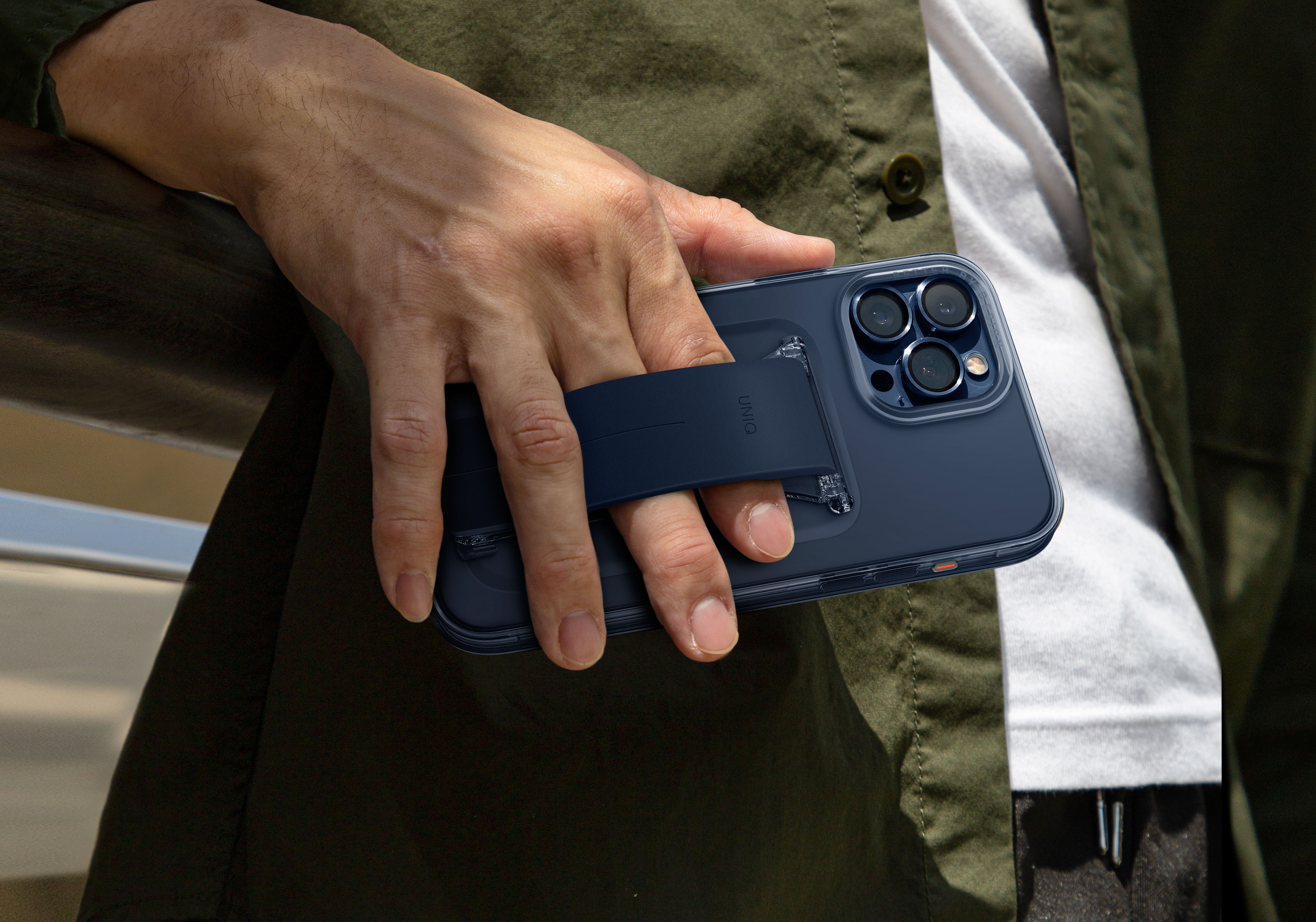 Ốp UNIQ Hybrid Heldro Mount Dành Cho iPhone 15 Pro/ 15 Pro Max Có Dải MountGrip Dể Dàng Thao Tác Bằng Một Tay Hàng Chính Hãng