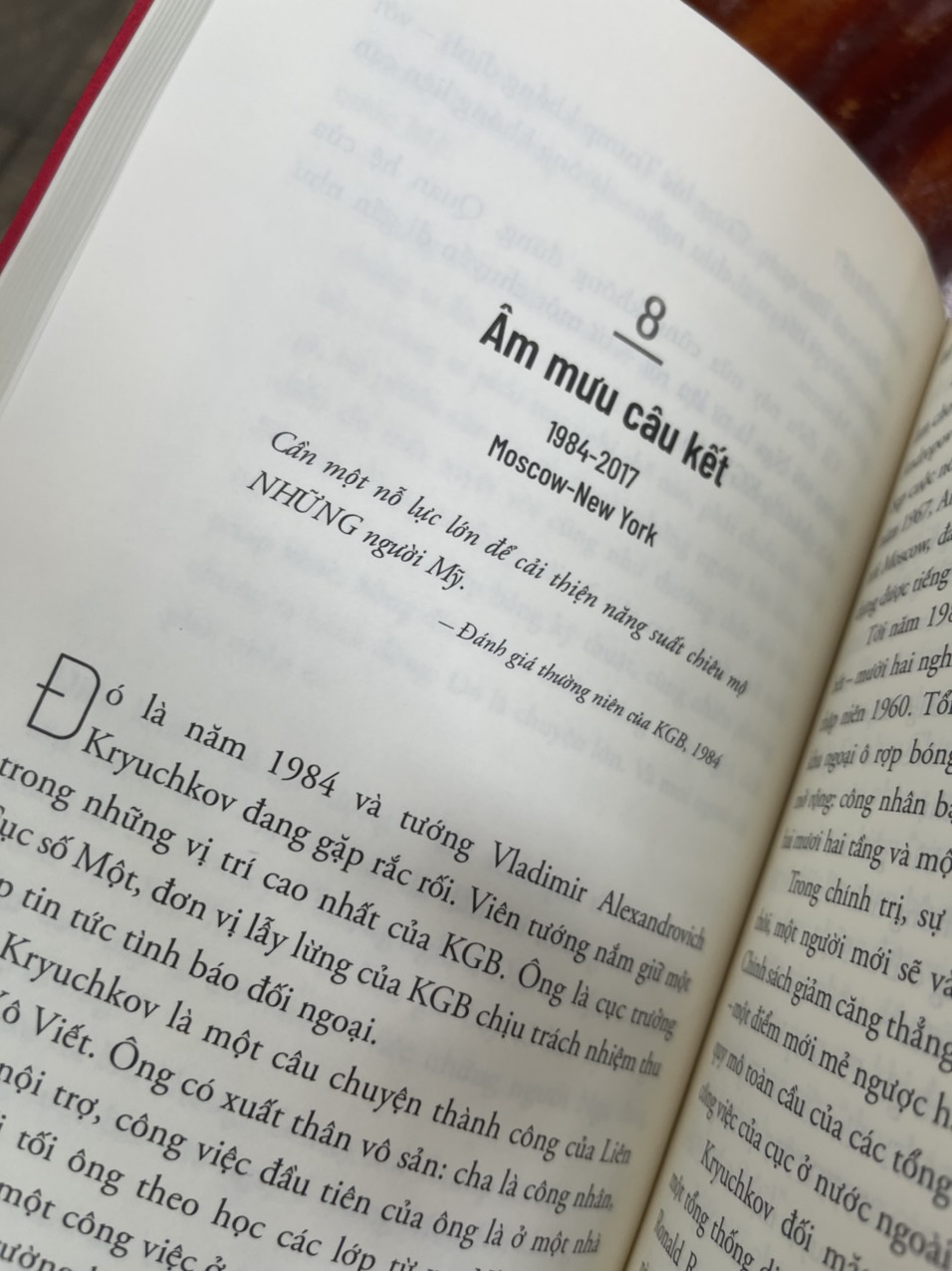 ÂM MƯU CÂU KẾT - CHÍNH TRỊ HOA KỲ BỊ THAO TÚNG TỪ BÊN NGOÀI NHƯ THẾ NÀO ? - Luke Harding - Trần Trọng Hải Minh dịch – Nhã Nam – bìa mềm