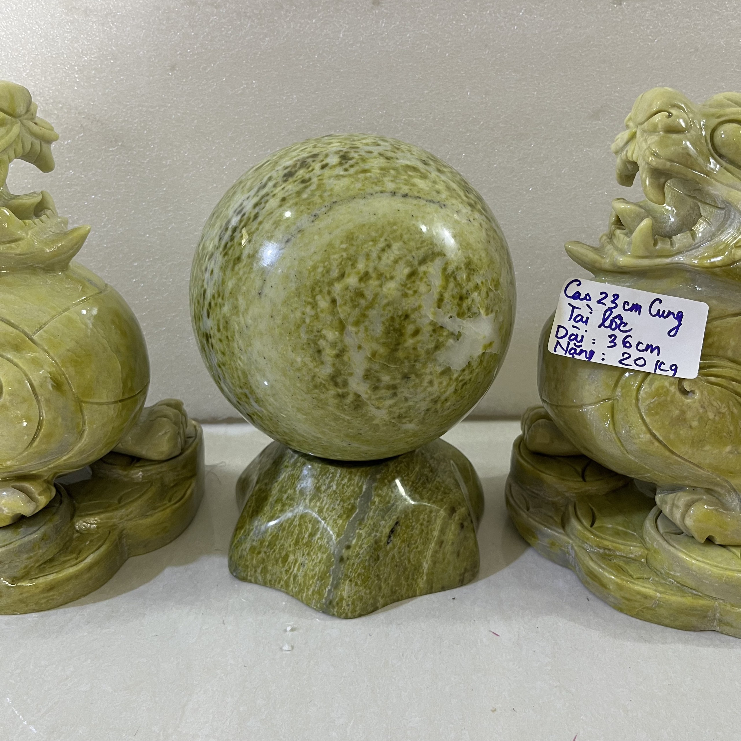 Quả cầu phong thủy đường kính 15 cm ngọc serpentine xanh cho mệnh Hỏa và Mộc đá tự nhiên Việt Nam