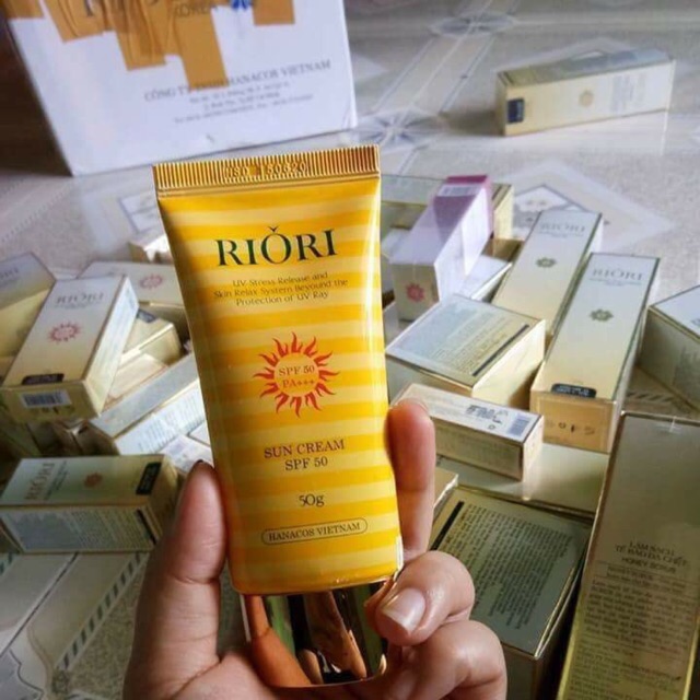 Kem Chống Nắng Nâng Tone Da Không Trôi RIORI SUN CREAM SPF50/ PA+++ 50g - Chống Nắng, Dưỡng Trắng Da, Ngăn Ngừa Lão Hóa