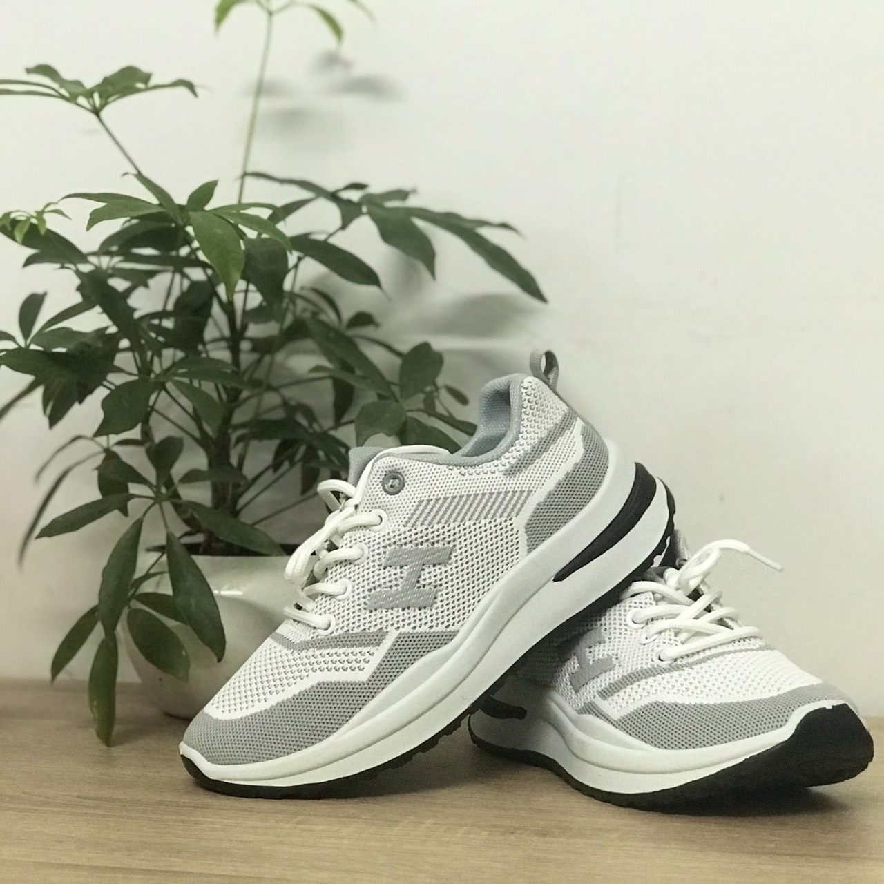 Giày thể thao Sneaker nữ mẫu mới 2022, giày thể thao vải nữ giá rẻ - Bền đẹp