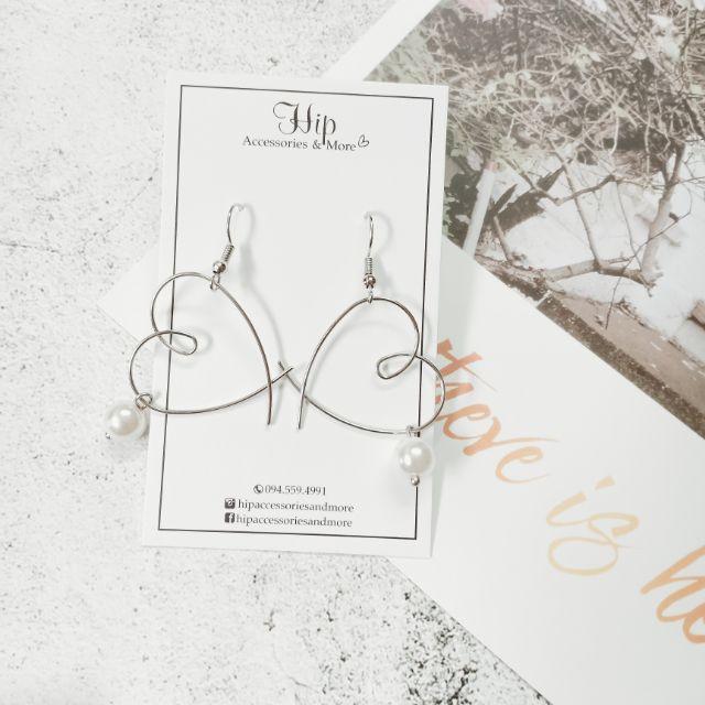 Khuyên móc tim mảnh