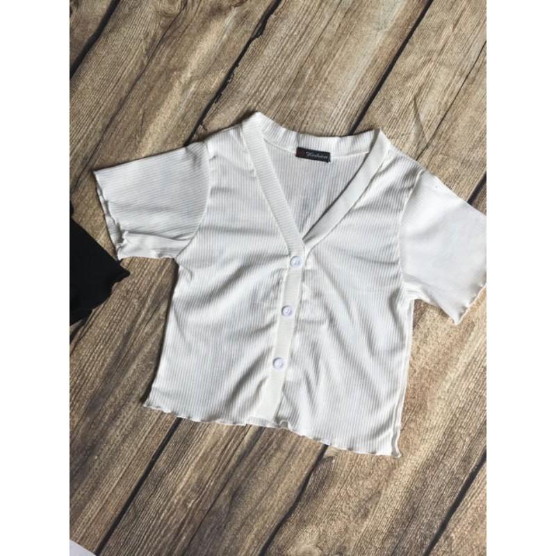 Áo croptop 3 cúc cuốn biên như hình