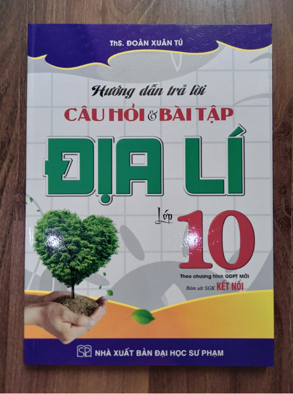 Sách - Hướng dẫn và Trả Lời Câu Hỏi Và Bài Tập Địa Lí 10