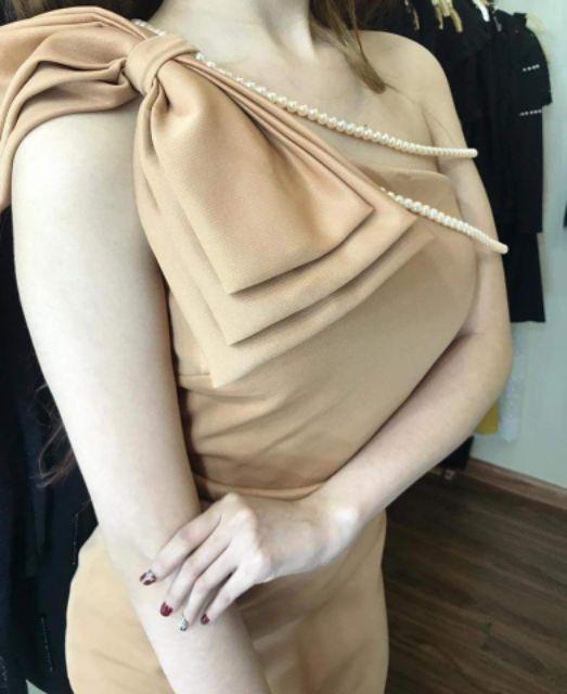 Đầm body lệch vai dây chuỗi