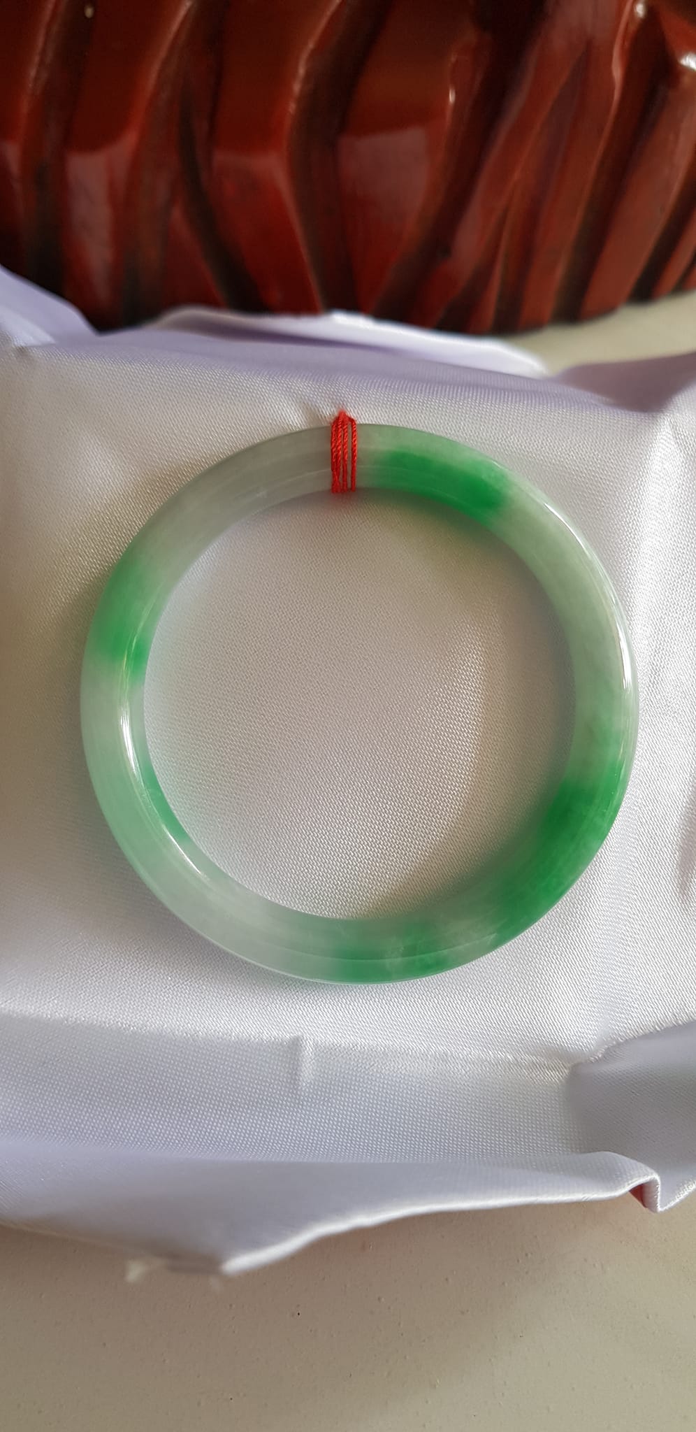 Vòng Cẩm Thạch tự nhiên mới TR LÝ  IC 49mm x cọng 7mm Vòng màu trắng xanh lý tươi đẹp nữ tay nhỏ 40kg - 49kg đeo rẻ đẹp ạ